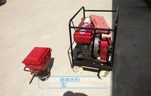 防洪物质厂家浅谈便携式打桩机利用注重事变