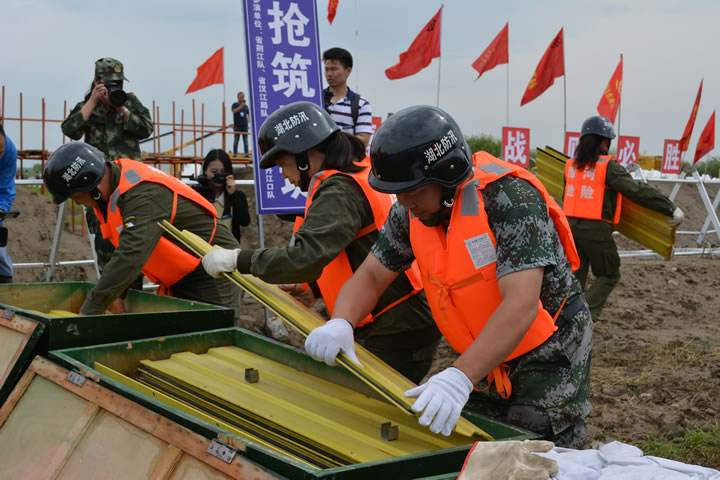 气动打桩机厂家：防洪子堤的布局组成及道理